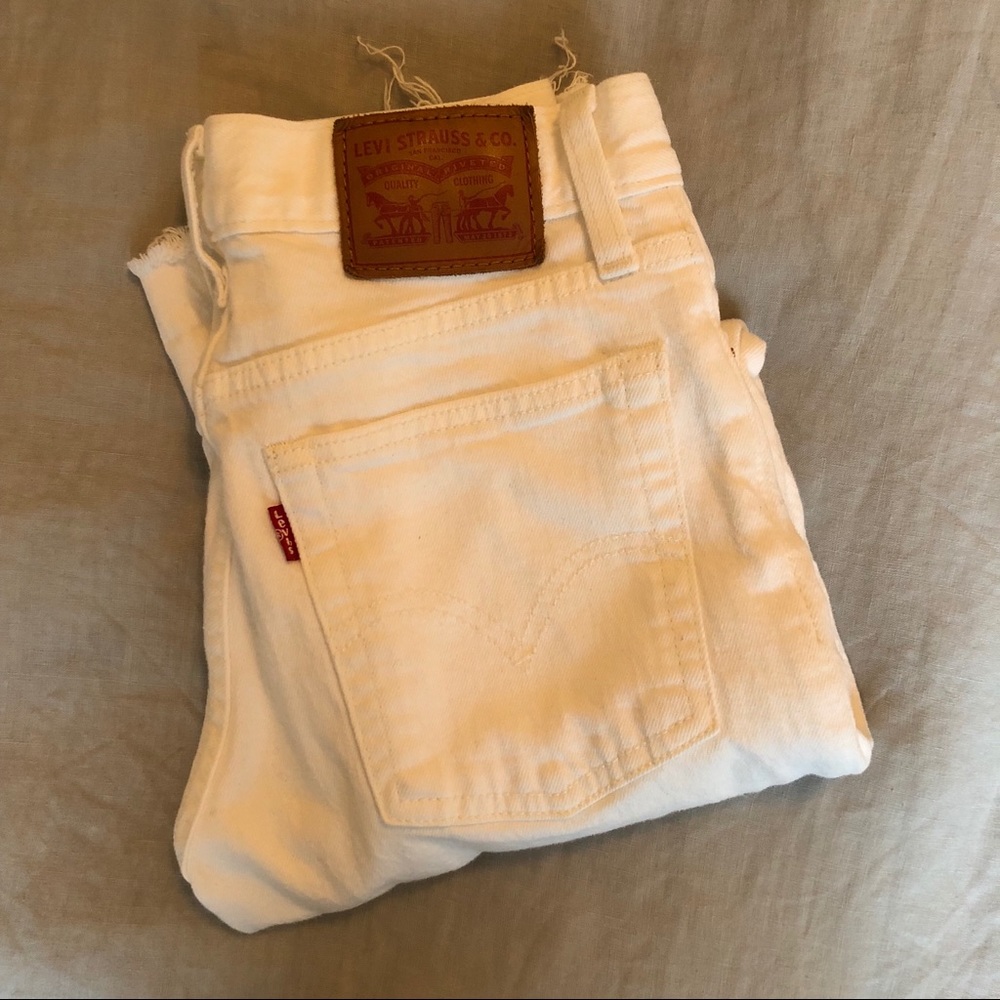 Brand new Levi’s Wedgie Fit, white denim, size 24